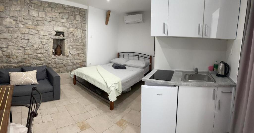 Apartman Pundinica Каштела Экстерьер фото